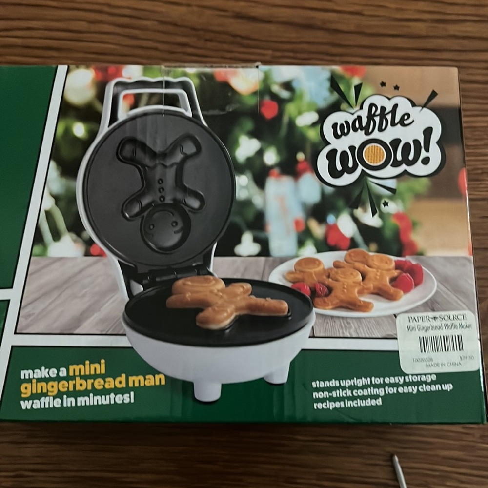 Gingerbread Man Mini Waffle Maker - Picture 2 of 5